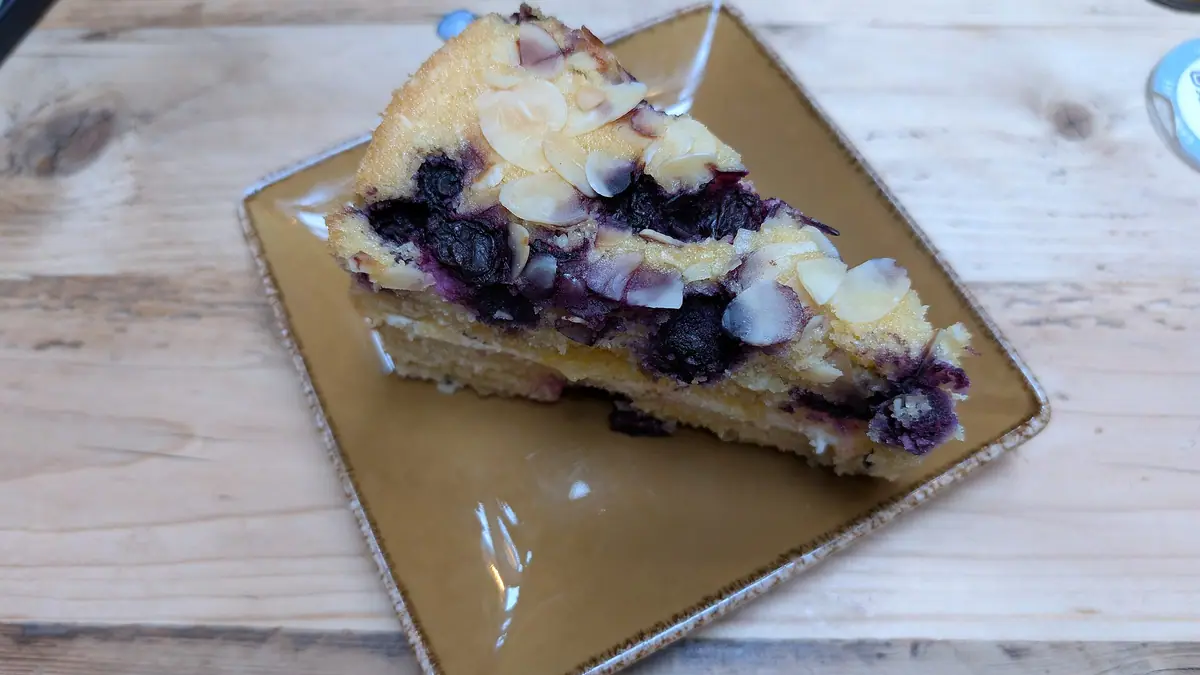 Kim's Cakes – cake shop in Briton Ferry town centre